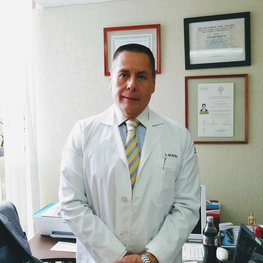 Dr. Francisco Abel Martínez Ávila especialista en labioplastia en CDMX